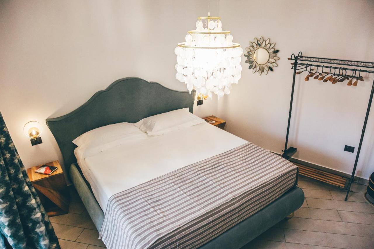 Bed and Breakfast Eksotika Oliveri Exterior foto
